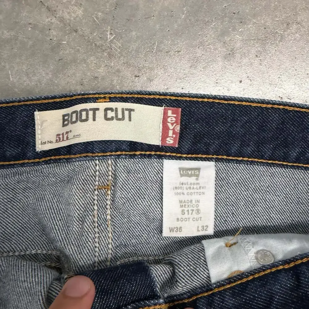 2000’s Vintage Levi’s 517 Bootcut Jeans